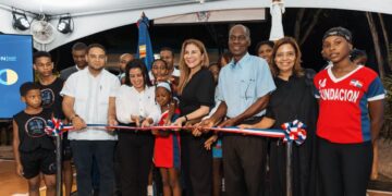 Carolina Mejía inaugura Centro Comunal Dionisio Amparo