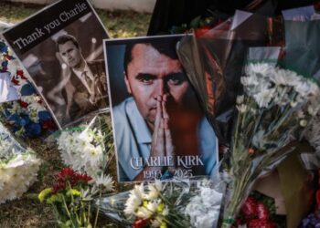 Investigadores tienen imágenes del asesino de Charlie Kirk y el rifle que posiblemente usó