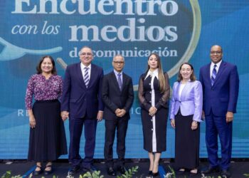 La Iglesia de Jesucristo celebra encuentro con la prensa nacional y reconoce a dos destacados periodistas