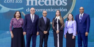La Iglesia de Jesucristo celebra encuentro con la prensa nacional y reconoce a dos destacados periodistas