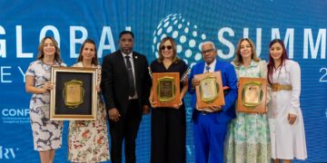 Celebran el Global Summit “Fe y Sociedad” en el Mes de la Biblia