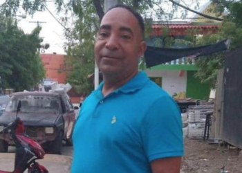 Mujer recibe dinero y nota que le indica comprar la caja donde enterrará a su esposo desaparecido