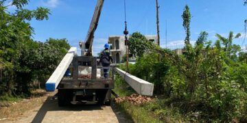 Edeeste inicia proyecto de electrificación en sector de Sabana de la Mar