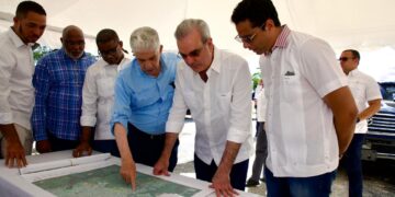 Abinader anuncia anheladas soluciones a problemas de alcantarillado, agua potable y electricidad en Higüey