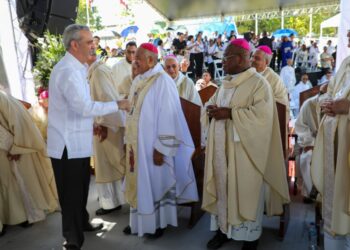 Abinader participa en ceremonia por la creación canónica y ordenación episcopal de monseñor Manuel Antonio Ruiz de la Rosa