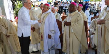 Abinader participa en ceremonia por la creación canónica y ordenación episcopal de monseñor Manuel Antonio Ruiz de la Rosa