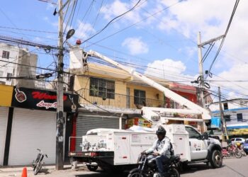 Edeeste e Interior y Policía iluminan las calles del sector Capotillo en el DN