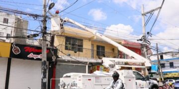 Edeeste e Interior y Policía iluminan las calles del sector Capotillo en el DN
