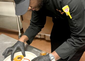 Chef dominicano se destaca en EE.UU. con su visión culinaria global