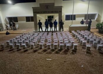 Capturan a tres hombres con 806 paquetes de presunta cocaína en Pedernales