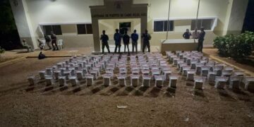 Capturan a tres hombres con 806 paquetes de presunta cocaína en Pedernales