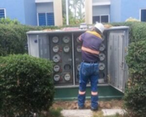 Edeeste interviene y desmantela conexiones irregulares en residencial en Higüey