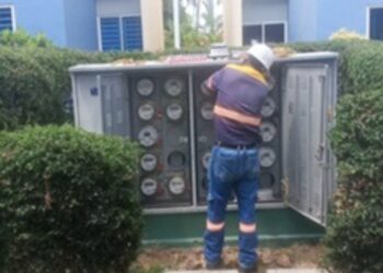 Edeeste interviene y desmantela conexiones irregulares en residencial en Higüey