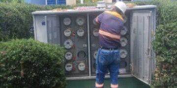 Edeeste interviene y desmantela conexiones irregulares en residencial en Higüey