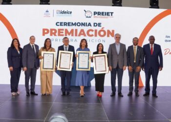 Entregan premios de primera edición del Premio a la Evaluación e Investigación Educativa Transformadora