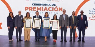 Entregan premios de primera edición del Premio a la Evaluación e Investigación Educativa Transformadora