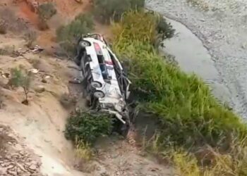 Al menos 37 personas muertas tras la caída de un autobús a un abismo en el sur de Perú