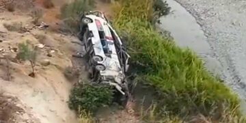 Al menos 37 personas muertas tras la caída de un autobús a un abismo en el sur de Perú