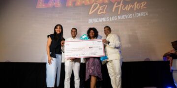 Raymond y Miguel cierran con éxito “La Fábrica del Humor”