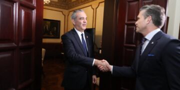 Abinader recibe al secretario de Defensa de EE. UU., Pete Hegseth en el Palacio Nacional