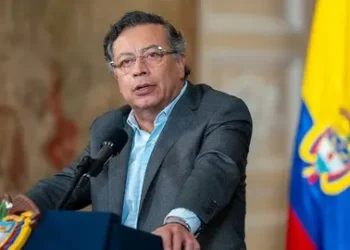 Petro lamenta muerte de siete menores en bombardeo a guerrilleros y asume responsabilidad