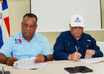 Dos entidades firman un acuerdo para embellecer los estadios de béisbol y áreas deportivas