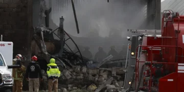 Al menos seis muertos tras la caída de una avioneta en el centro de México