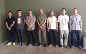 Ejército detiene siete nacionales chinos en una jeepeta durante operativo migratorio en Montecristi