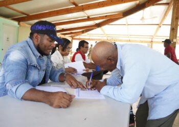 Gobierno avanza proceso de compensación económica con comunitarios de Monte Grande por un monto de RD$48 millones