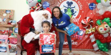 Colaboradores de Edeeste apadrinan con entrega de juguetes a niños del sector Capotillo