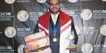 Reconocen al doctor Julián Rodríguez en Premiación de Salud Internacional de IOCIM