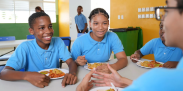 Inabie dice ha reducido la sal y el azúcar en alimentos entregados a estudiantes