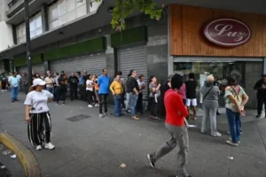 Caracas amanece con las calles vacías y filas en supermercados tras la captura de Maduro