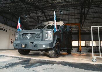 El Gobierno presenta el primer blindado totalmente ensamblado en la República Dominicana
