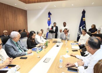 Titular SNS se reúne con directores para presentar metas de salud 2026
