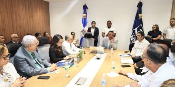 Titular SNS se reúne con directores para presentar metas de salud 2026