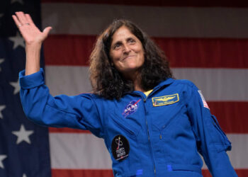 Se retira de la NASA la astronauta que quedó nueve meses varada en el espacio