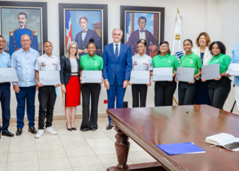 Luis Miguel De Camps resalta victoria de estudiantes dominicanos en competencia internacional Desafío Naranja