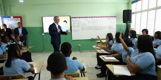 Estudiantes resaltan impacto de la enseñanza de Moral, Cívica y Ética Ciudadana durante visita de Abinader