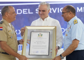 Ministro de Educación recibe reconocimiento por firme apuesta por formación en valores de la juventud dominicana