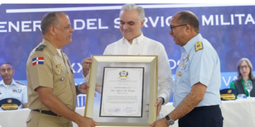 Ministro de Educación recibe reconocimiento por firme apuesta por formación en valores de la juventud dominicana