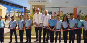 Abinader inaugura techado de cancha y aulas del Nivel Inicial en beneficio de estudiantes en Dajabón