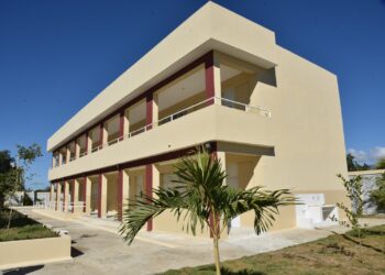 Comisionado Presidencial informa sobre el proceso de verificación previo a la ejecución de pagos de mantenimiento escolar