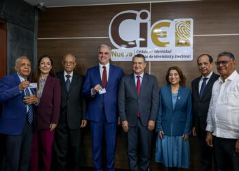 Miembros del PRSD reciben su nueva cédula de identidad y electoral