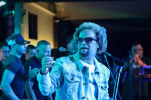 Amarfis celebra 26 años de carrera con concierto en México