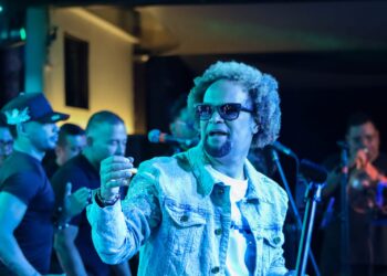Amarfis celebra 26 años de carrera con concierto en México