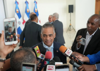 Ministro de Energía y Minas atribuye apagones a alta demanda