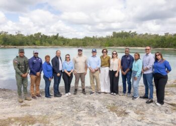 Manatí Jean Pedro regresa al mar después de una exitosa recuperación en la Bahia de Bayahíbe
