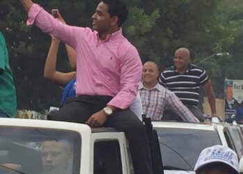 Dirigentes del PRM solicitan a Larry Suero postularse a la Secretaría General del DN