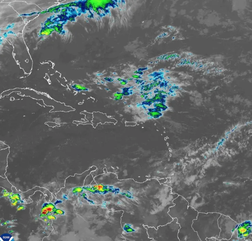 Indomet: Vaguada seguirá provocando fuertes aguaceros este lunes
